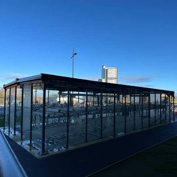 Falco U.K. installiert moderne Fahrradstation am Bahnhof Wolverhampton