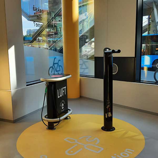 Modernes Fahrradparken in Schweden: neue Fahrradgarage am Mölndal Bahnhof