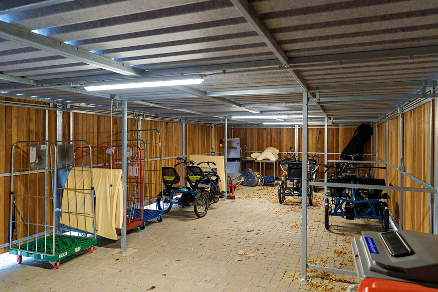 Überdachung für Fahrräder und Elektromobile in der Pflegeeinrichtung Sint Maarten