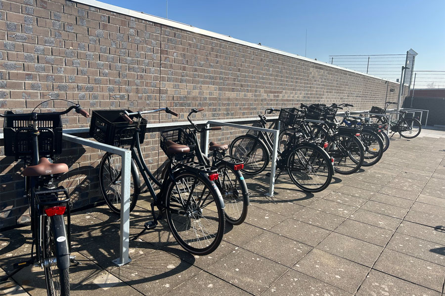 Fahrradparken und Begrünung am Haarlemmermeer Lyceum