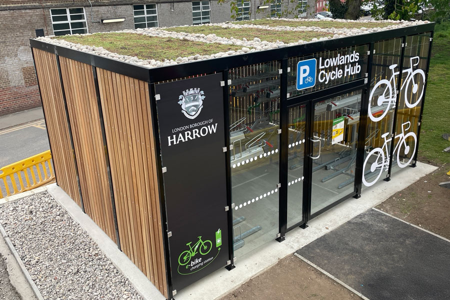 Cycle Hub am Londoner U-Bahnhof Harrow on the Hill fördert Fahrradnutzung und Biodiversität