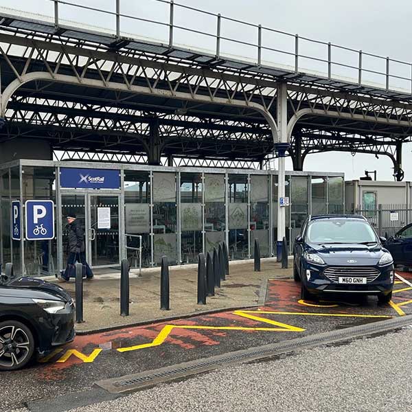 Cycle-Hub: Fahrradabstellanlage am ScotRail-Bahnhof Inverness