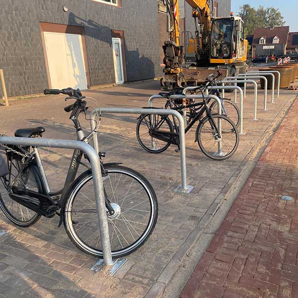 Fahrradanlehnbügel mit Zwischenrohr